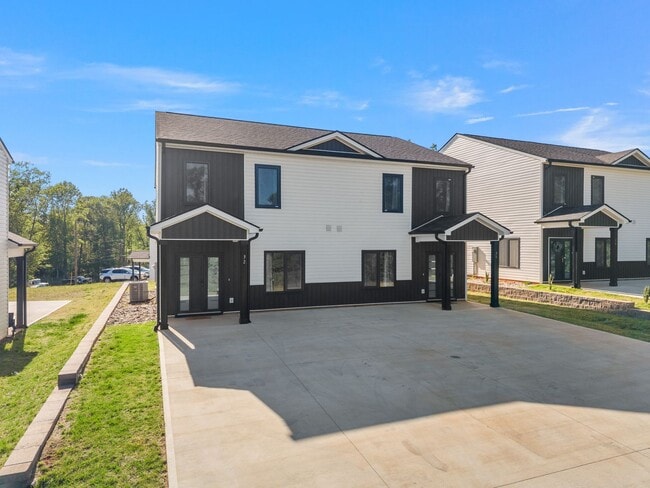 32 Beverly Hills Dr