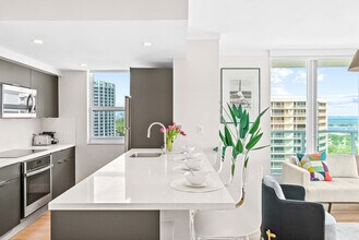 2889 McFarlane Rd in Miami, FL - Building Photo - Building Photo