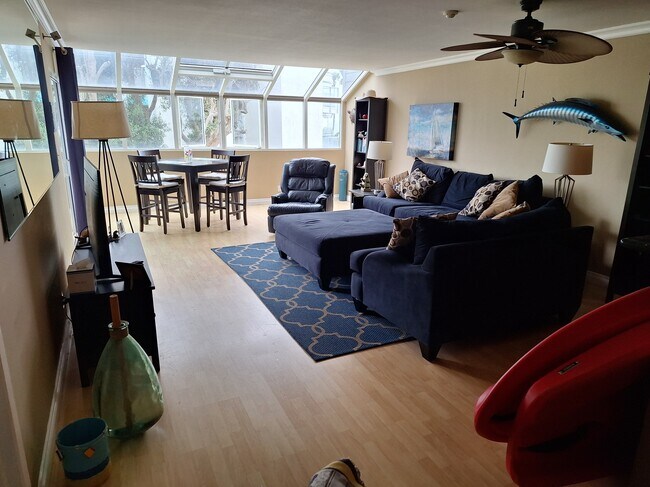 250 The Village, Unit 113 in Redondo Beach, CA - Building Photo - Building Photo