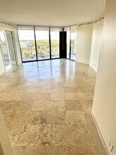 4000 Towerside Terrace in Miami, FL - Building Photo - Building Photo