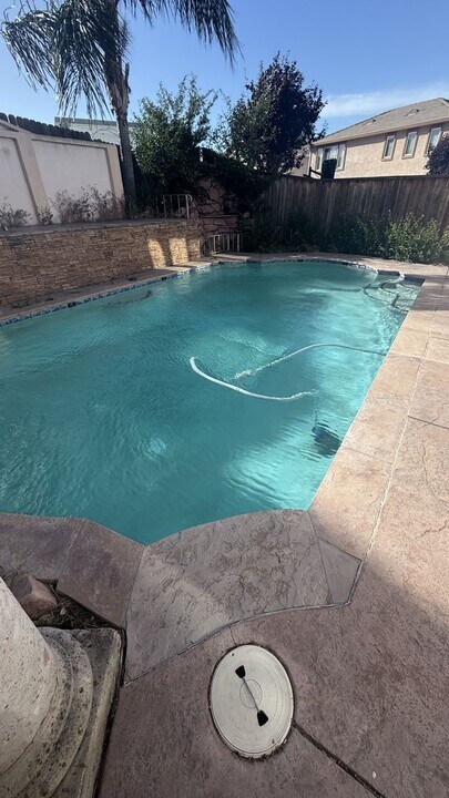 2614 Covelite Way in Antioch, CA - Foto de edificio