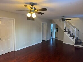 85 Lawn Park Ave in Lawrence Township, NJ - Building Photo - Building Photo