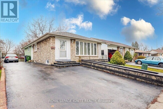 38 Loradeen Crescent in Toronto, ON - Building Photo - Building Photo