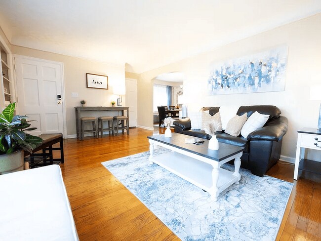 3682 Glencairn Rd, Unit 1st Floor in Shaker Heights, OH - Building Photo - Building Photo