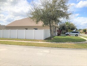 1092 Hacienda Cir in Kissimmee, FL - Building Photo - Building Photo