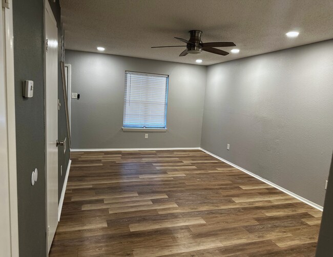 8302 Woodview Dr E, Unit 8302 Woodview Drive East in Sherwood, AR - Foto de edificio - Building Photo