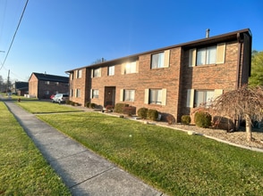 Center Street Apartments in Plainfield, IN - Foto de edificio - Building Photo