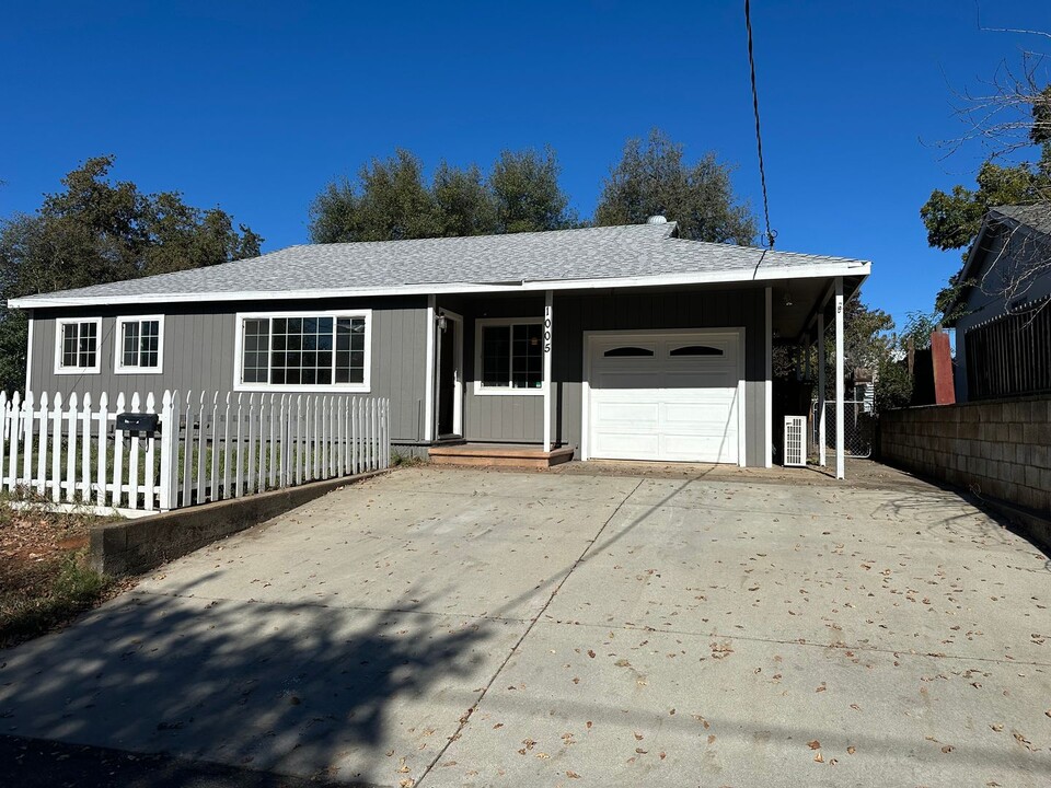 1005 2nd St in Redding, CA - Building Photo