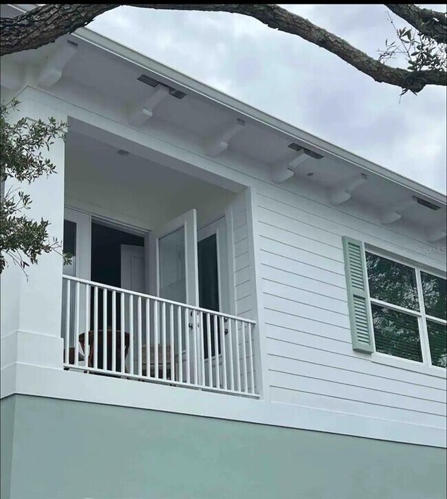 667 SW Cleveland Ave-Unit -1 in Stuart, FL - Building Photo - Building Photo