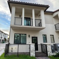 4542 NW 83rd Psge in Doral, FL - Building Photo - Building Photo