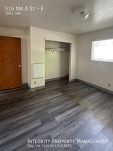 516 NW A St in Grants Pass, OR - Foto de edificio - Building Photo