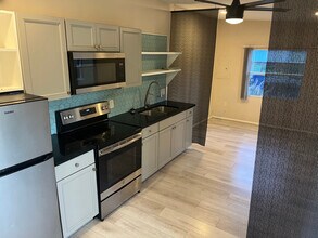 2824 24th Ave N in St. Petersburg, FL - Building Photo - Building Photo