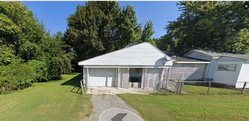 901 W Cherry St in Herrin, IL - Building Photo