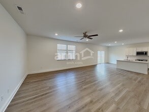 204 Deanscroft Dr in Pickerington, OH - Foto de edificio - Building Photo