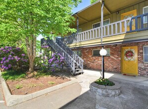Elizabeth Anne Apartments in Gresham, OR - Foto de edificio - Building Photo