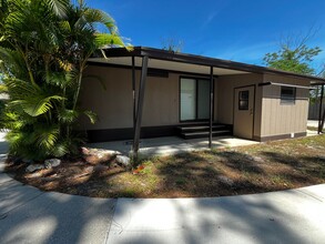 7004 Mills Rd in Winter Park, FL - Foto de edificio - Building Photo