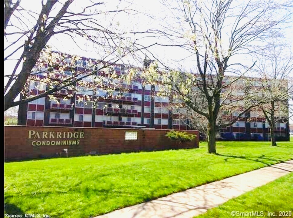 1320 Berlin Tpke in Wethersfield, CT - Building Photo