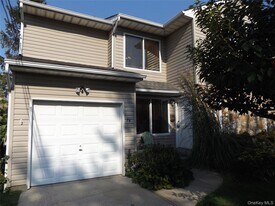 7 B Orchard Beach Rd in Port Washington, NY - Building Photo