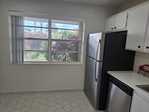 163 Lake Gloria Dr in West Palm Beach, FL - Building Photo - Building Photo