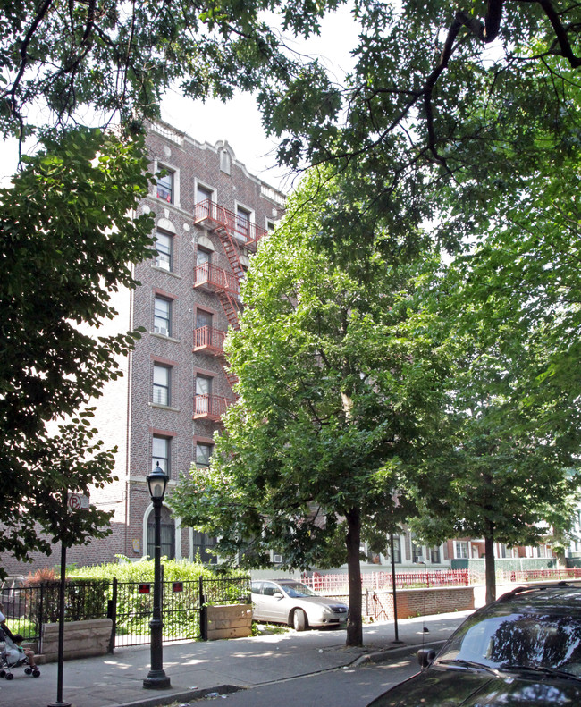 576 Eastern Pky in Brooklyn, NY - Foto de edificio - Building Photo