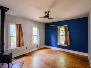 824 Lucas Ct in Kalamazoo, MI - Building Photo - Building Photo
