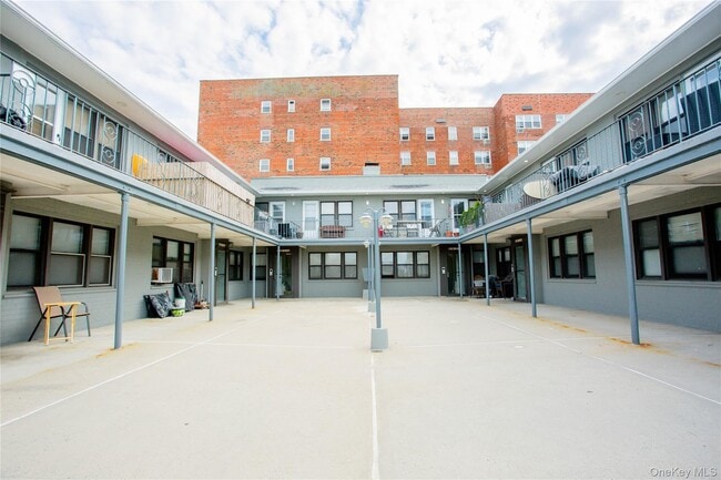 470 E Broadway in Long Beach, NY - Building Photo - Building Photo