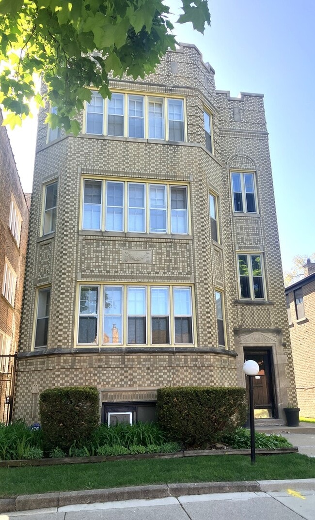 property at 9144 S Laflin St