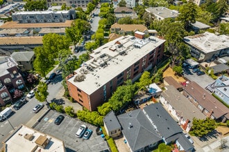 1210 Bellevue Ave in Burlingame, CA - Foto de edificio - Building Photo