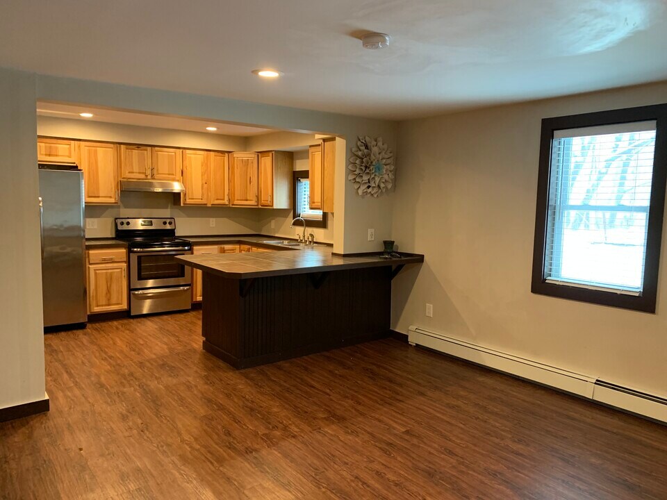 15 Bower St, Unit Apartment 2 in Bangor, ME - Building Photo