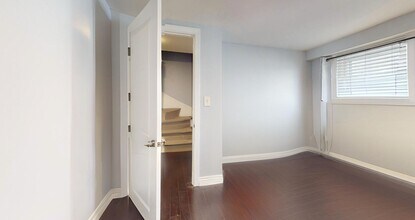 215 Bolton St, Unit 1 in Boston, MA - Foto de edificio - Building Photo