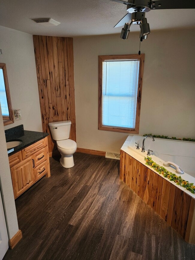 301 W Butternut St in Abbotsford, WI - Building Photo - Building Photo