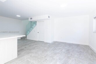 13900 SW 65th Terrace in Miami, FL - Foto de edificio - Building Photo