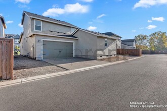 30942 NW Turel Dr in North Plains, OR - Foto de edificio - Building Photo