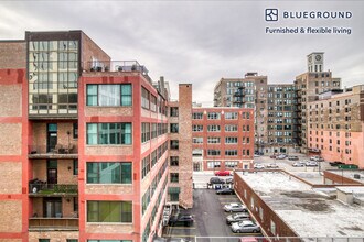 808 W Van Buren St in Chicago, IL - Foto de edificio - Building Photo