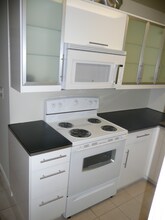 5552 Fernhill Cir, Unit A in Huntington Beach, CA - Foto de edificio - Building Photo