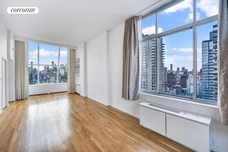 343 E 74th St in New York, NY - Building Photo - Building Photo
