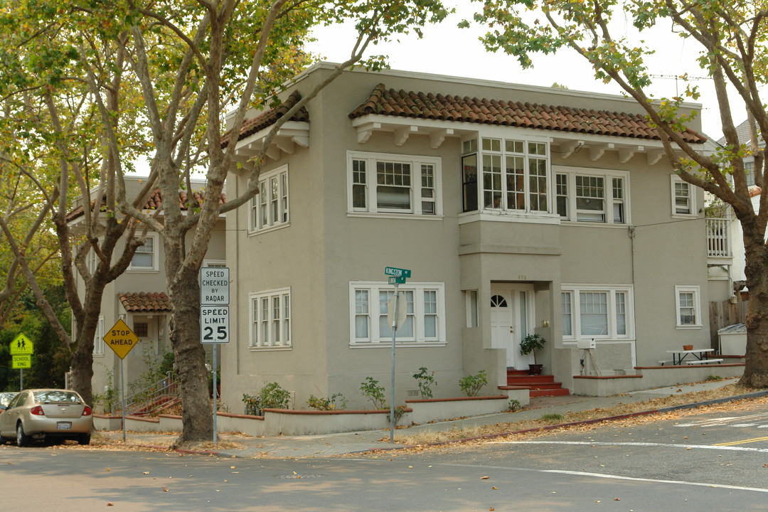 898 Kingston Ave in Piedmont, CA - Building Photo