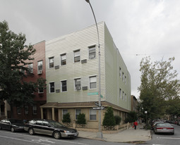 285 Manhattan Ave in Brooklyn, NY - Building Photo