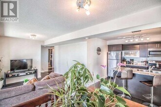 100 Western Battery Rd in Toronto, ON - Building Photo - Building Photo