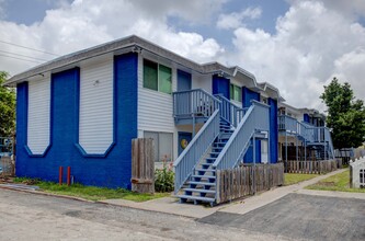 Olympic Apartments in Corpus Christi, TX - Building Photo - Building Photo