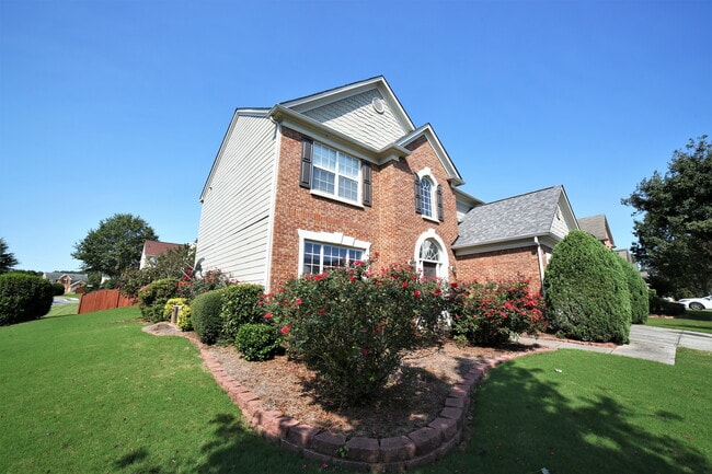 8305 Grenadier Trl in Suwanee, GA - Building Photo - Building Photo