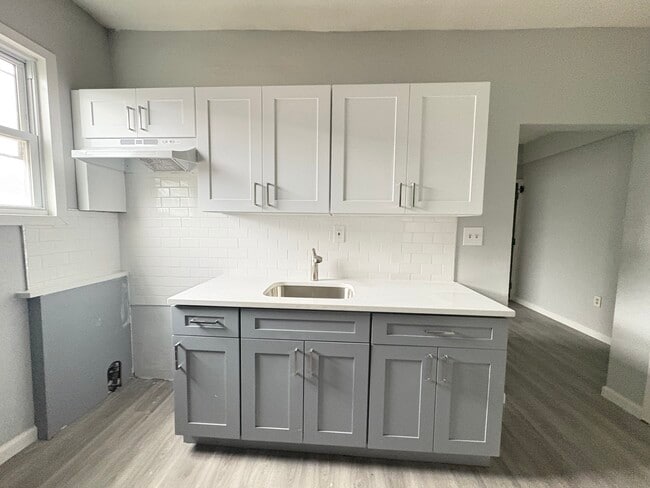 590 Christopher St, Unit 4