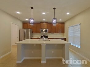 9716 Kinmore Dr in Groveland, FL - Foto de edificio - Building Photo