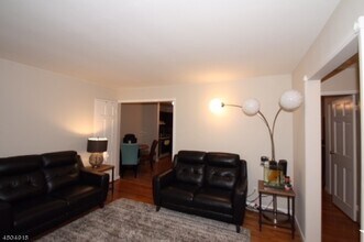 365 Bloomfield Ave-Unit -3A in Verona, NJ - Foto de edificio - Building Photo
