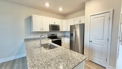 106 Hopi Pl in Winchester, VA - Foto de edificio - Building Photo