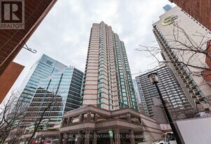 38 Elm St in Toronto, ON - Building Photo