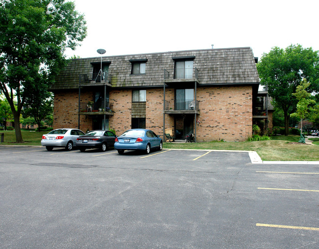 The Arbors of Buffalo Grove in Buffalo Grove, IL - Building Photo - Building Photo