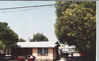 9825-9827 1/2 Rio Hondo P Apartments