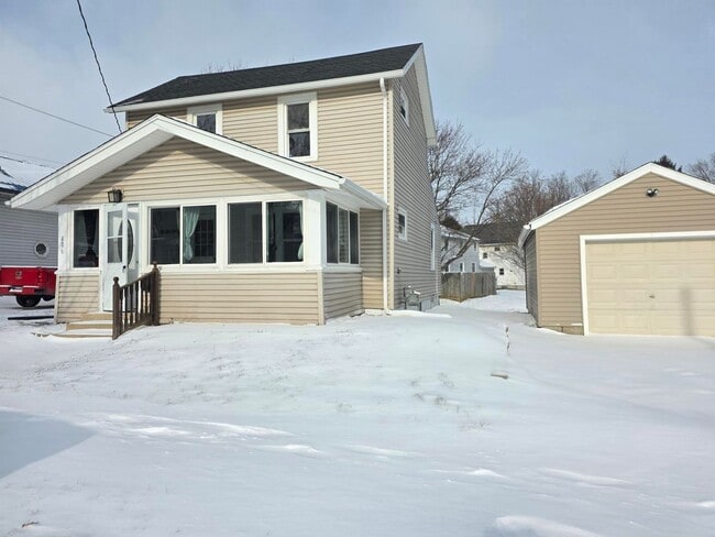 property at 406 E Liberty St