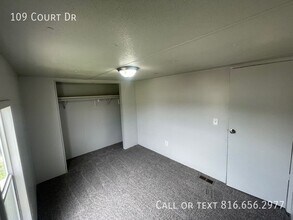 109 Court Dr in Greenwood, MO - Building Photo - Building Photo